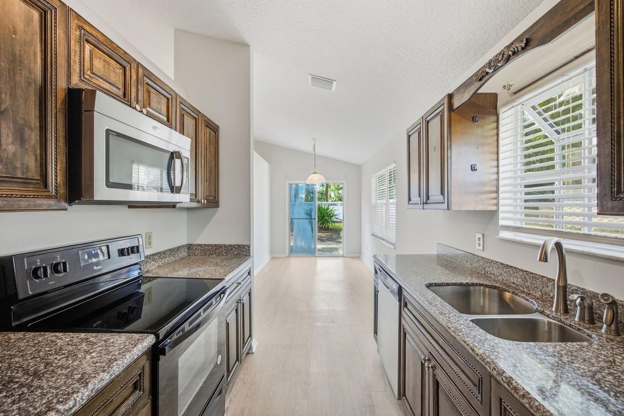 678 5th Ave N - Photo 6 of 28