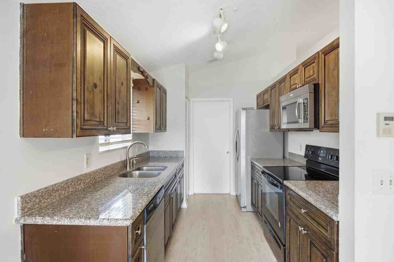 678 5th Ave N - Photo 7 of 28