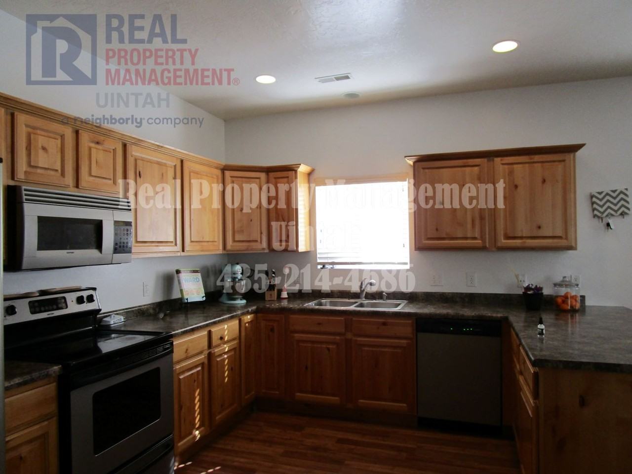 430 E 700 S - Photo 5 of 9