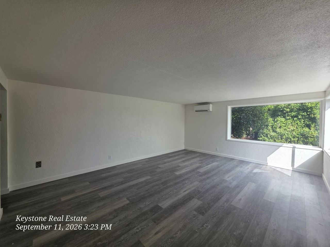 2710 Lincoln St - Photo 2 of 12