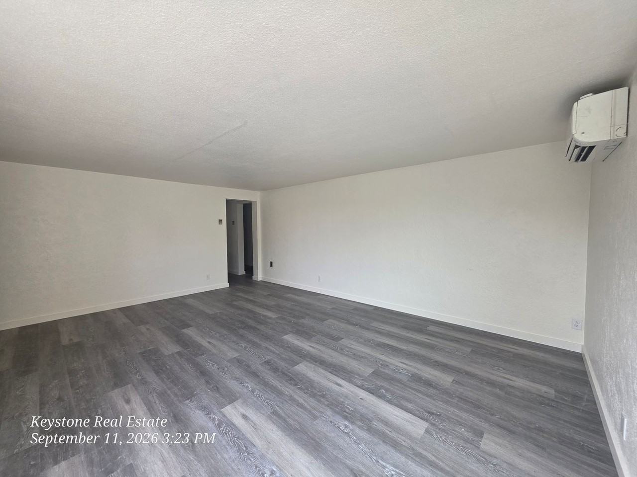 2710 Lincoln St - Photo 3 of 12