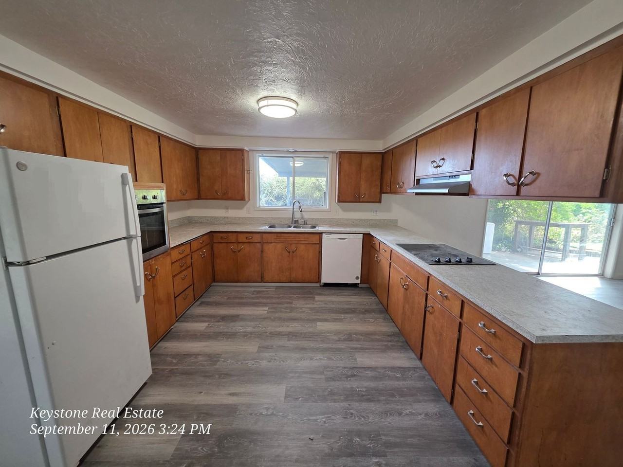 2710 Lincoln St - Photo 4 of 12
