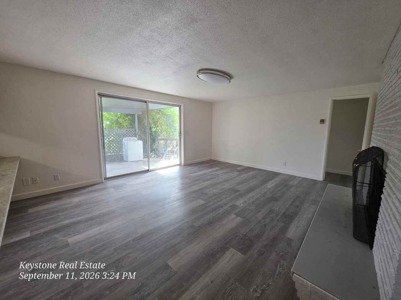 2710 Lincoln St - Photo 5 of 12