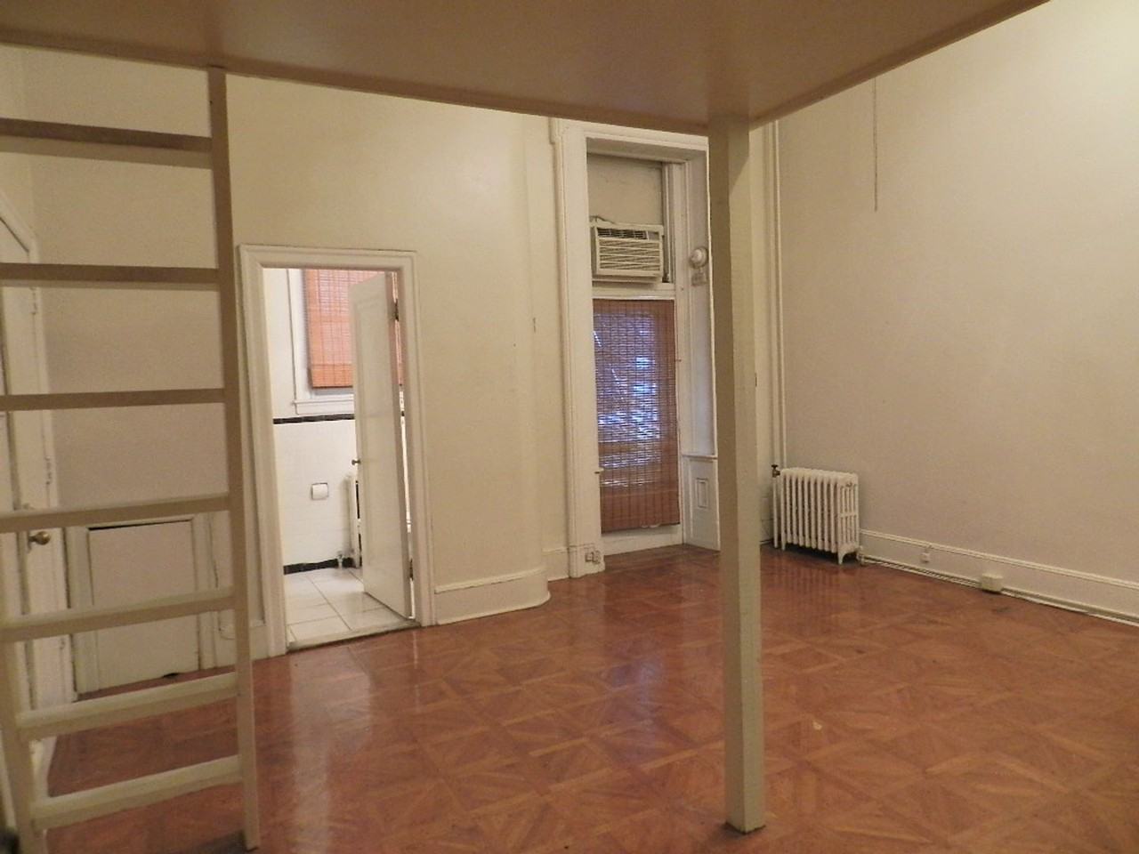 1722 Spruce St - Photo 3 of 6