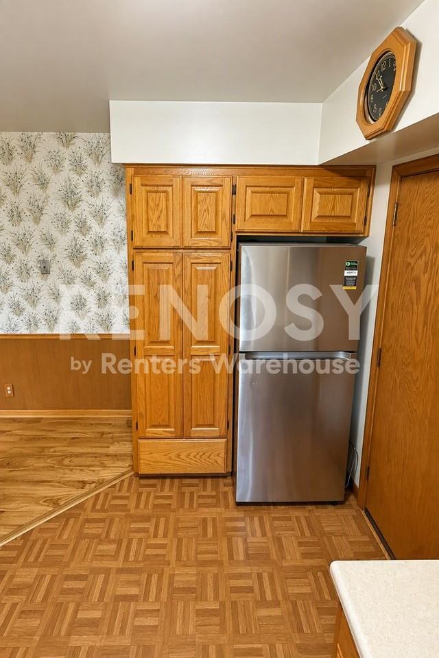 8821 62nd Ave N - Photo 4 of 16