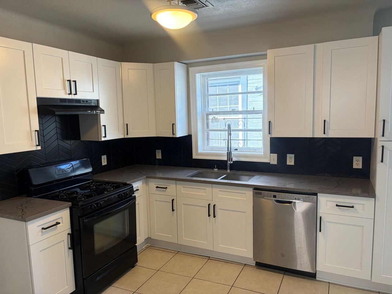 3317 Pauger St - Photo 4 of 10