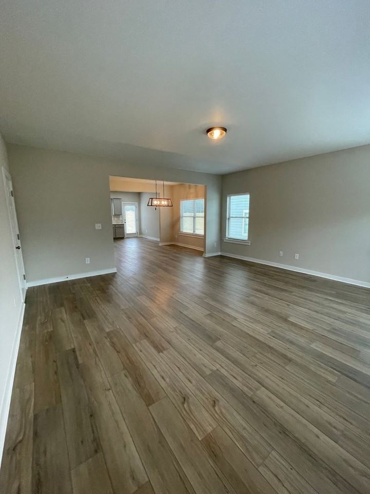 206 Kings Way - Photo 3 of 27