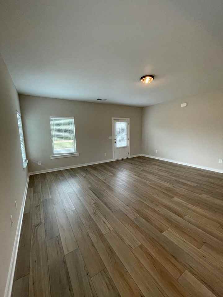 206 Kings Way - Photo 4 of 27