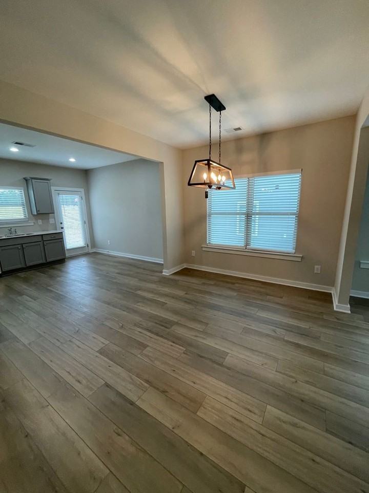 206 Kings Way - Photo 5 of 27