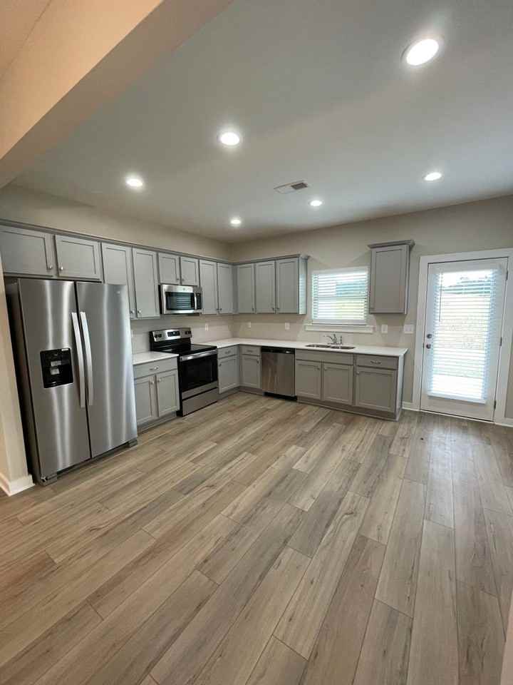 206 Kings Way - Photo 7 of 27