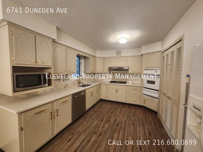 6741 Duneden Ave - Photo 2 of 22