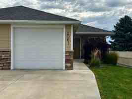 featured image of 2061 Lakehills Dr