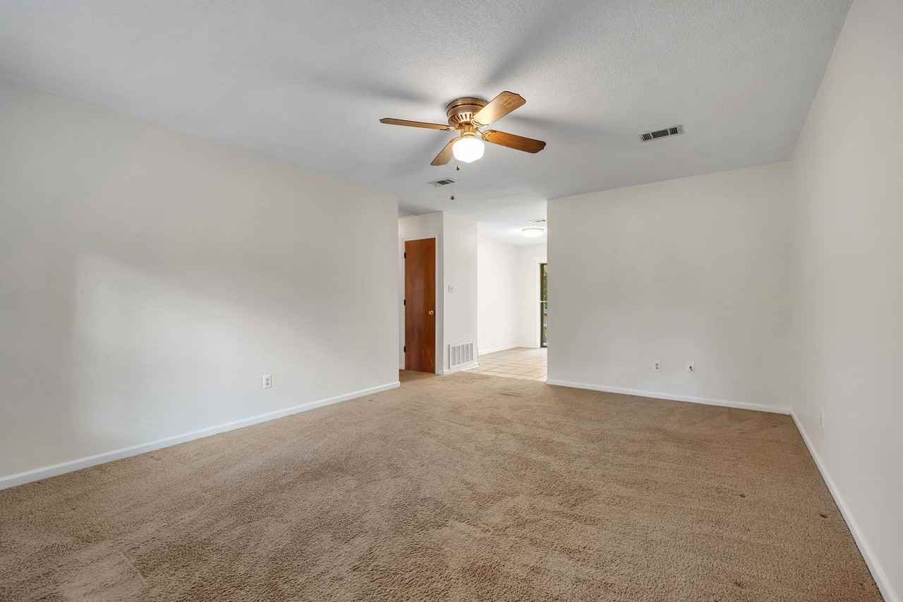 2110 Corinne St - Photo 3 of 19