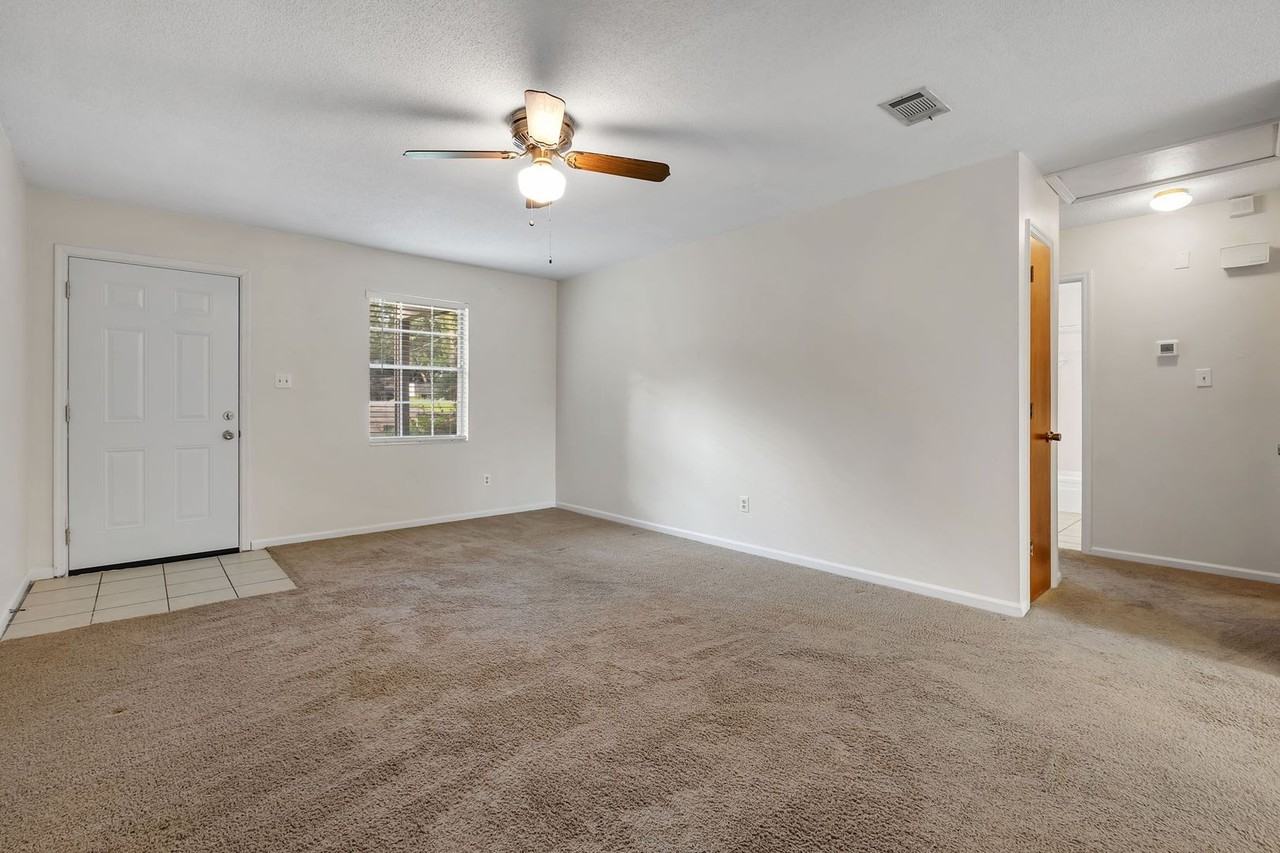 2110 Corinne St - Photo 5 of 19