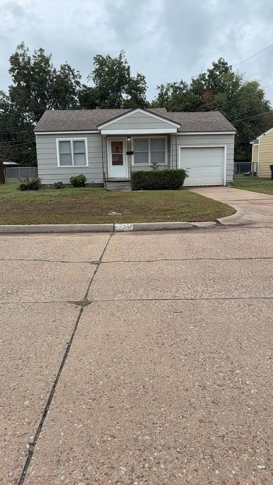 1513 W Hudson Dr