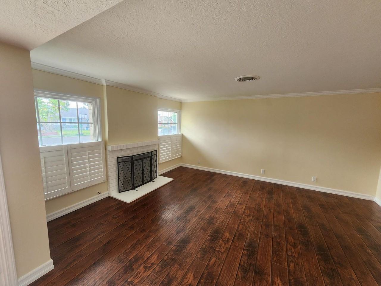 18927 Santa Mariana St - Photo 5 of 29