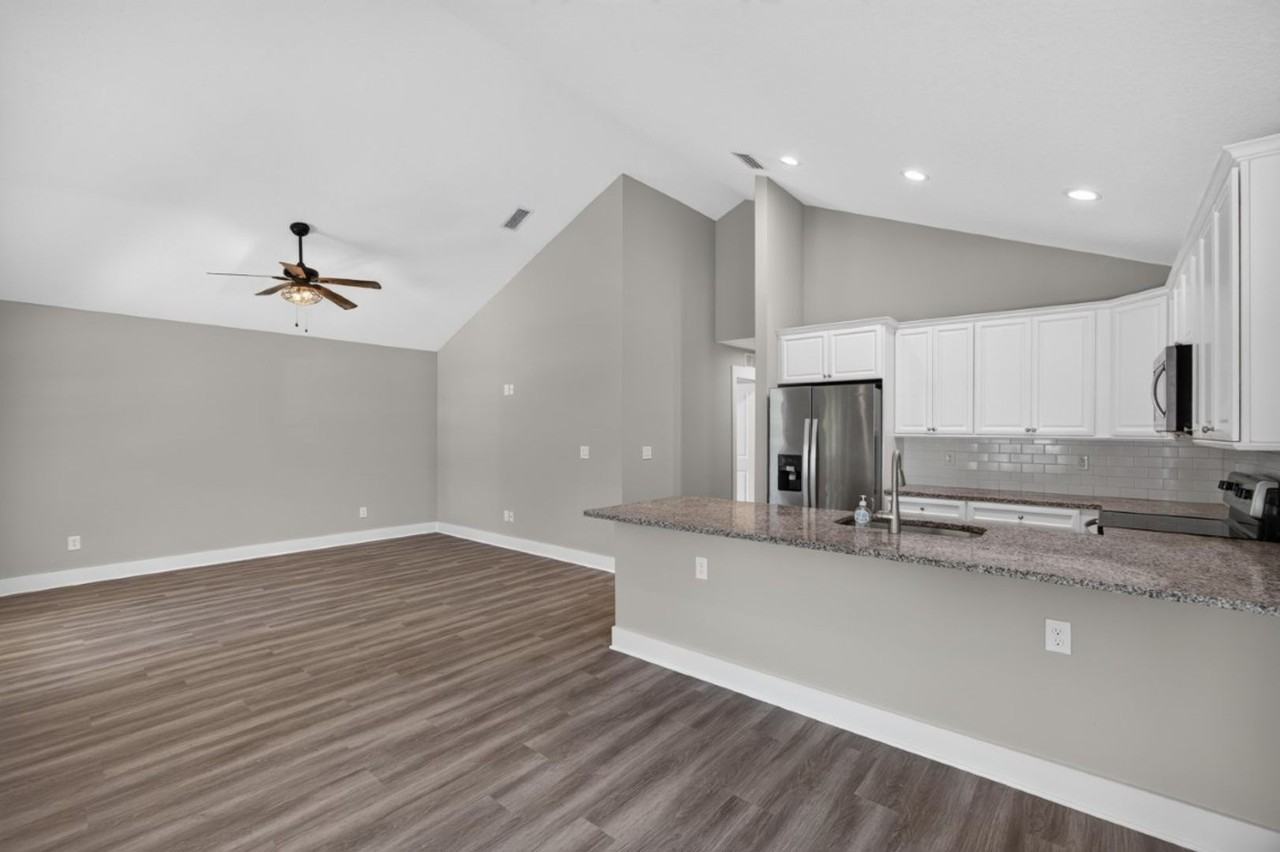 2855 N 8th St - Photo 4 of 23
