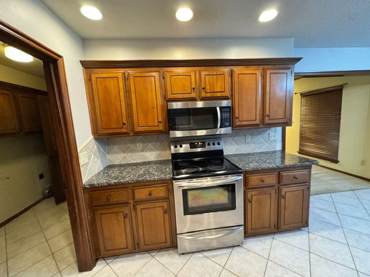 9816 S Brookline Ave - Photo 6 of 21