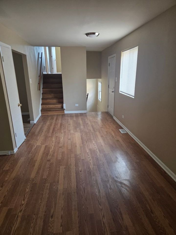 7514 S Winchester Ave - Photo 2 of 20