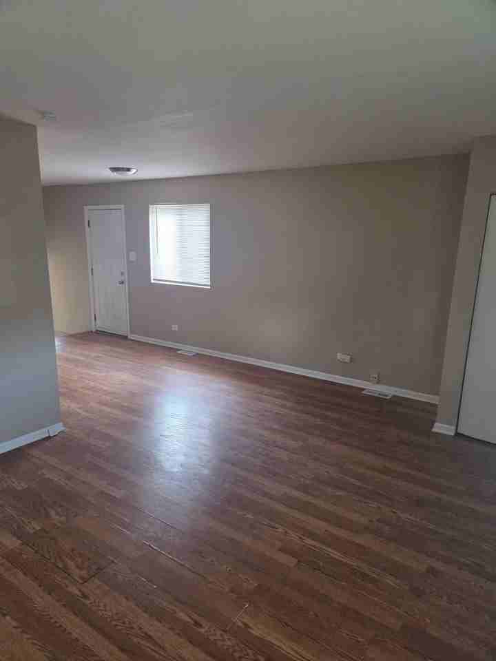 7514 S Winchester Ave - Photo 3 of 20