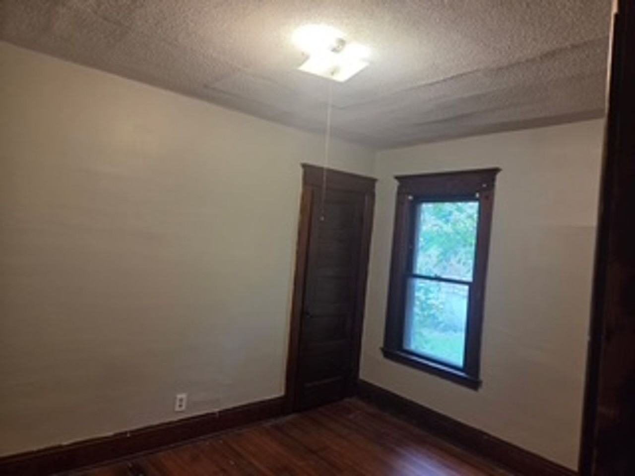 429 Grant Ave - Photo 3 of 6
