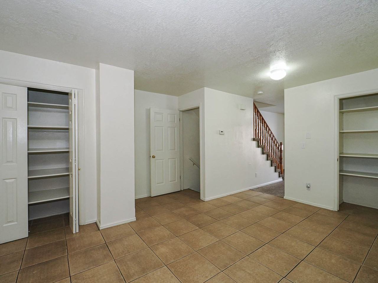 585 E Main St - Photo 5 of 28