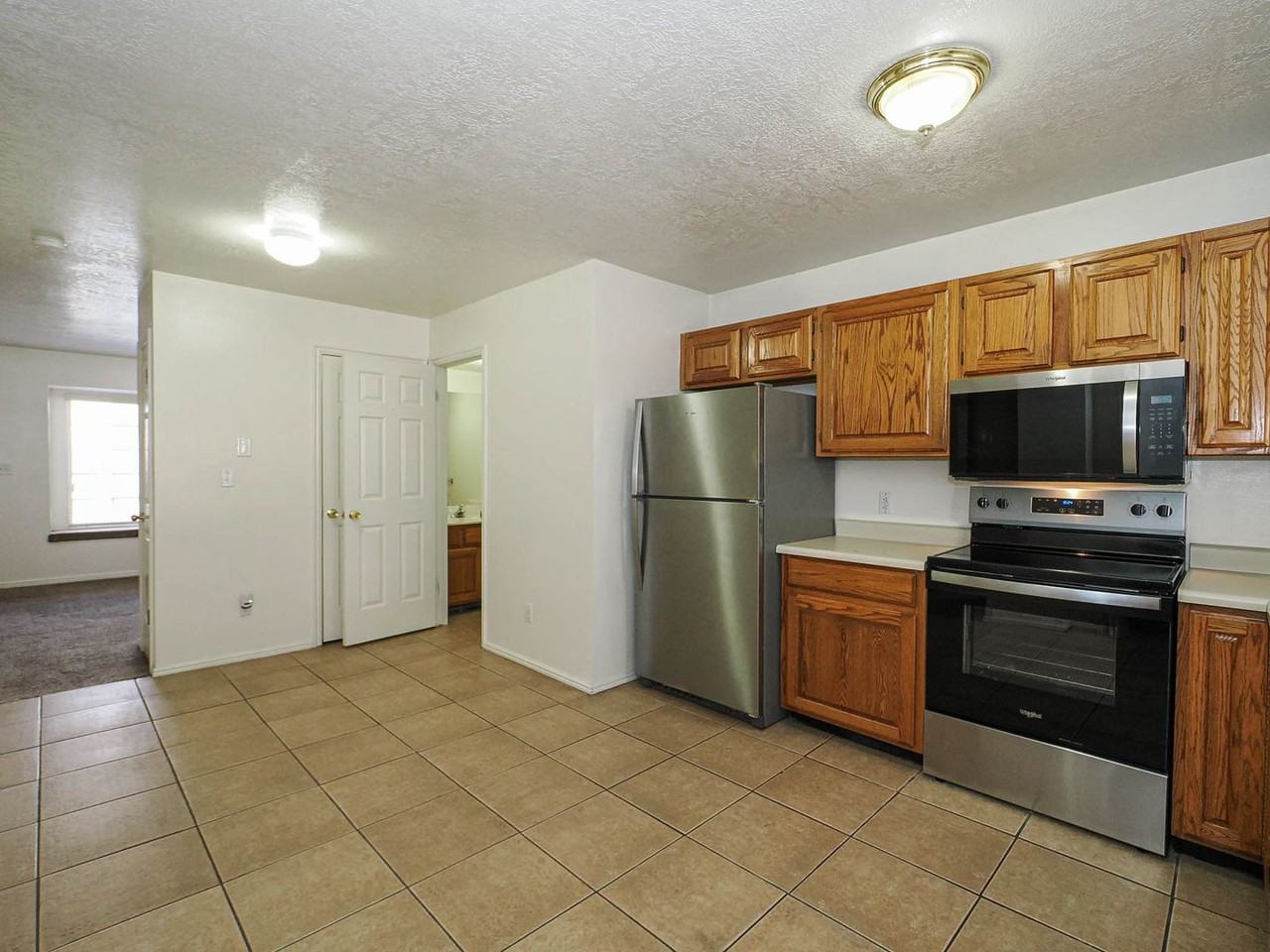 585 E Main St - Photo 7 of 28
