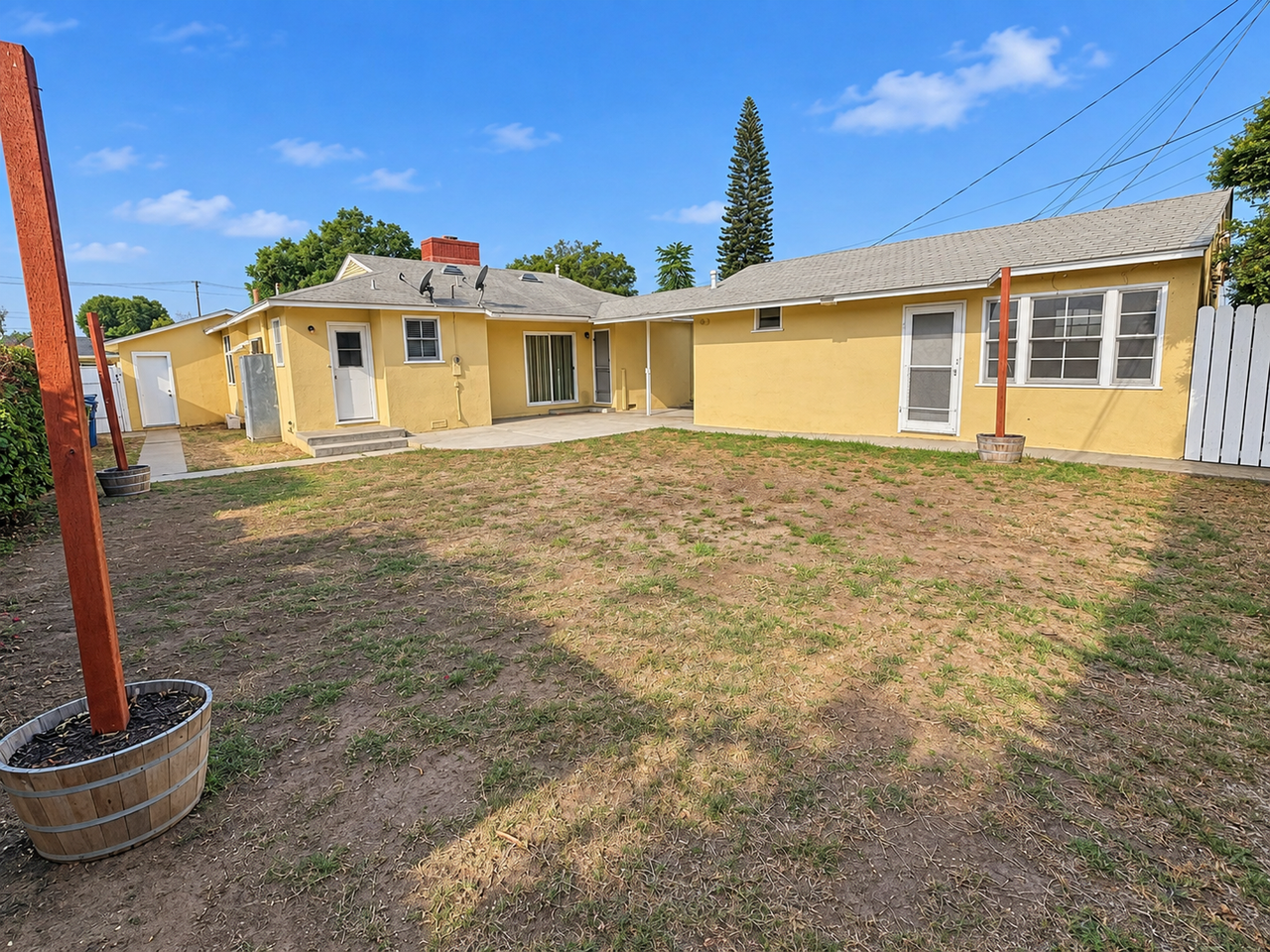 14345 Ramo Dr - Photo 3 of 11