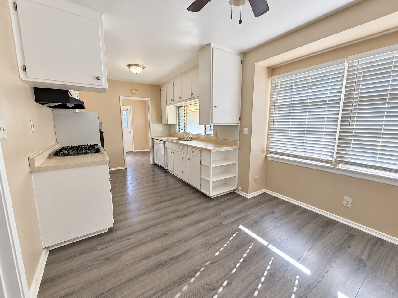 14345 Ramo Dr - Photo 6 of 11