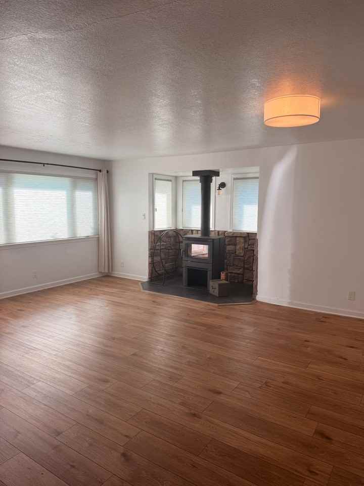 2130 Athens Ave - Photo 3 of 12