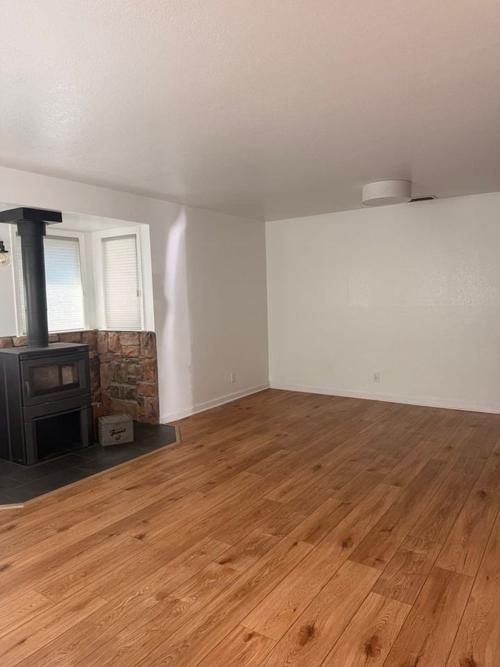 2130 Athens Ave - Photo 4 of 12