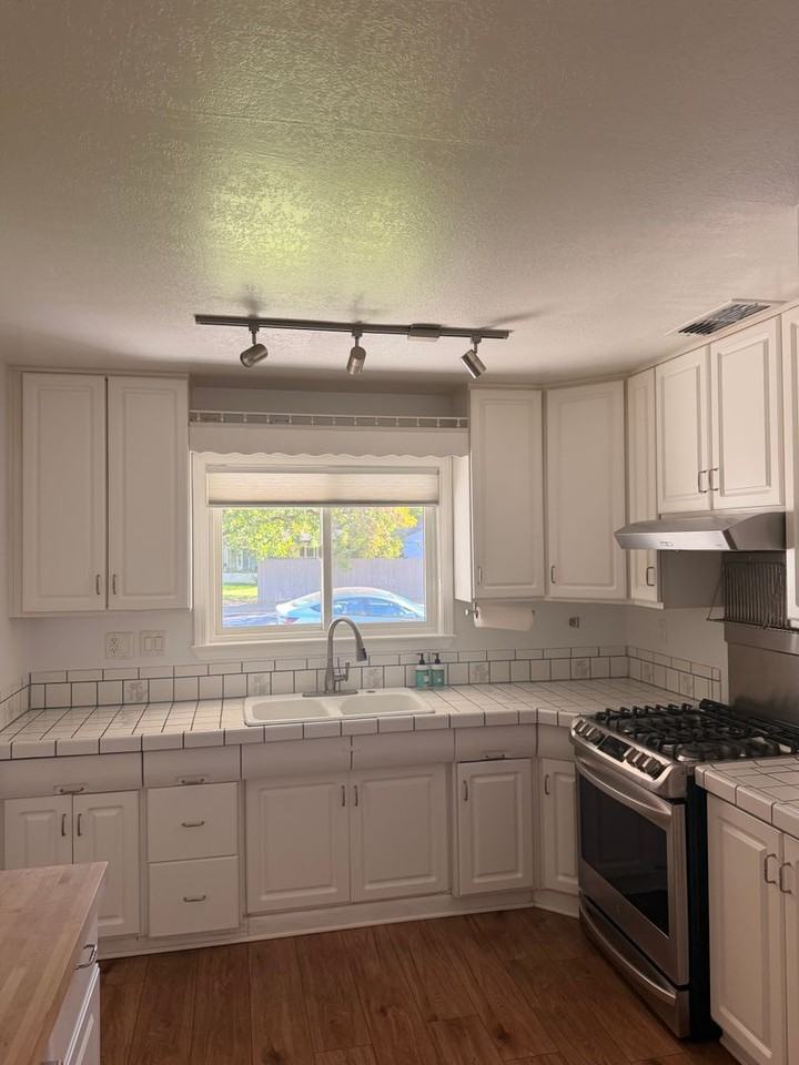 2130 Athens Ave - Photo 7 of 12