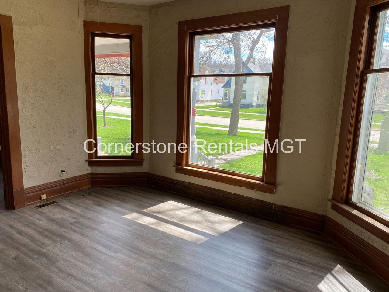 360 College St Sw - Photo 7 of 34