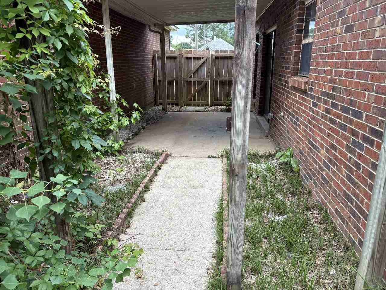 544 Sheila Blvd - Photo 4 of 18