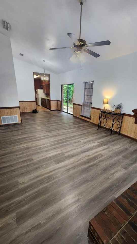544 Sheila Blvd - Photo 5 of 18