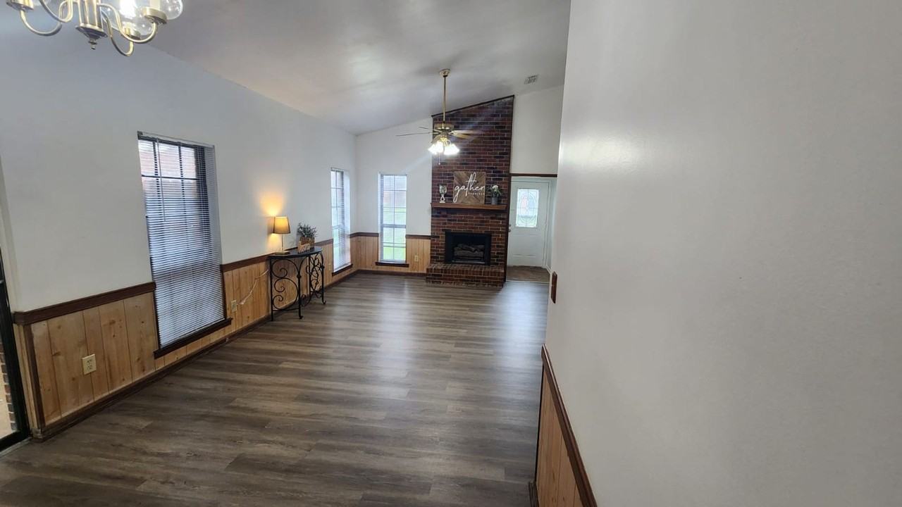 544 Sheila Blvd - Photo 6 of 18