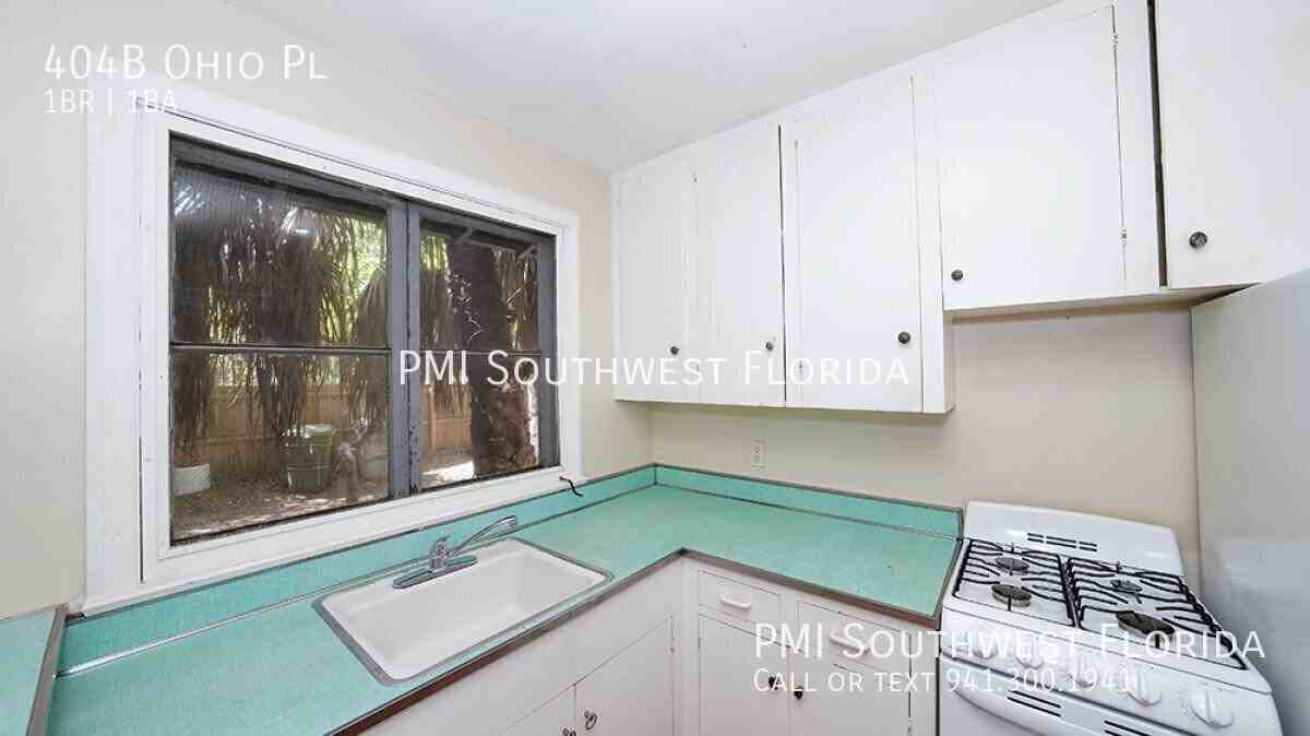 404B Ohio Pl - Photo 3 of 27
