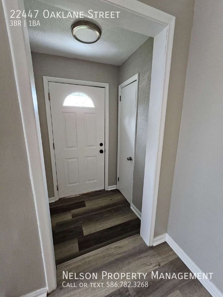 22447 Oaklane St - Photo 2 of 20