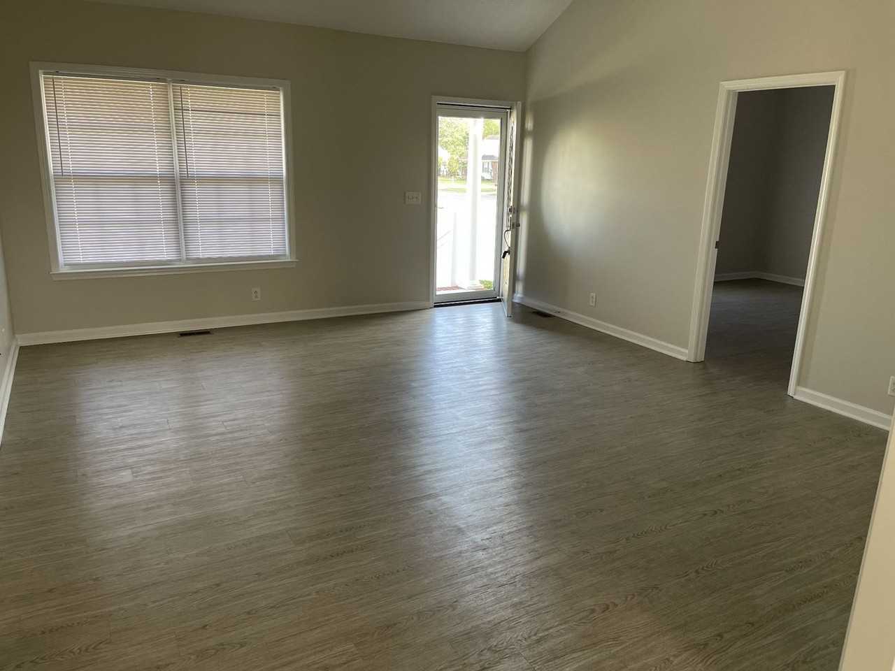 3203 Meadowhill Dr - Photo 3 of 17