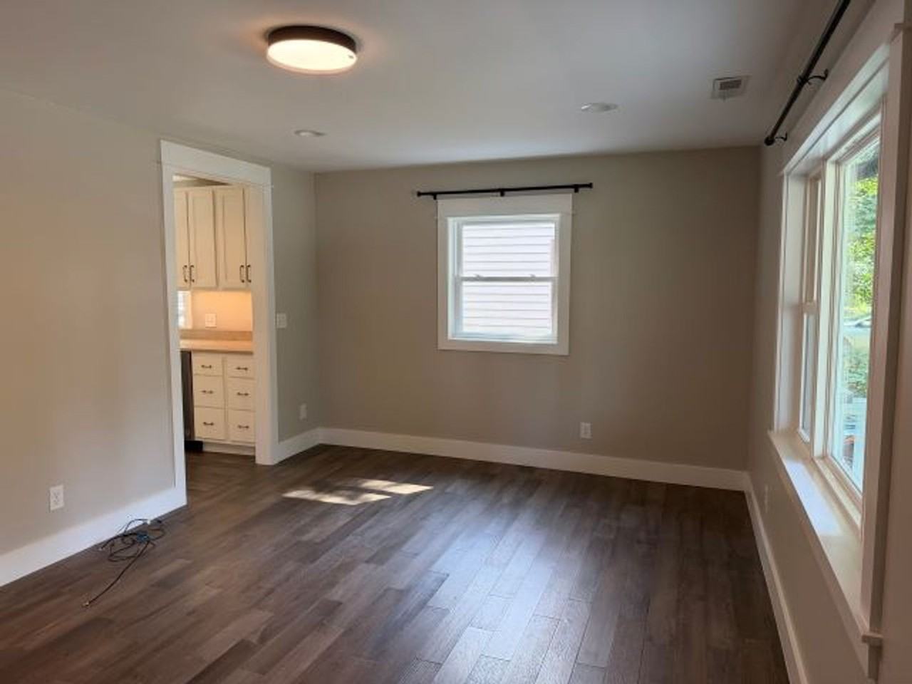 124 N Bryan Ave - Photo 4 of 19
