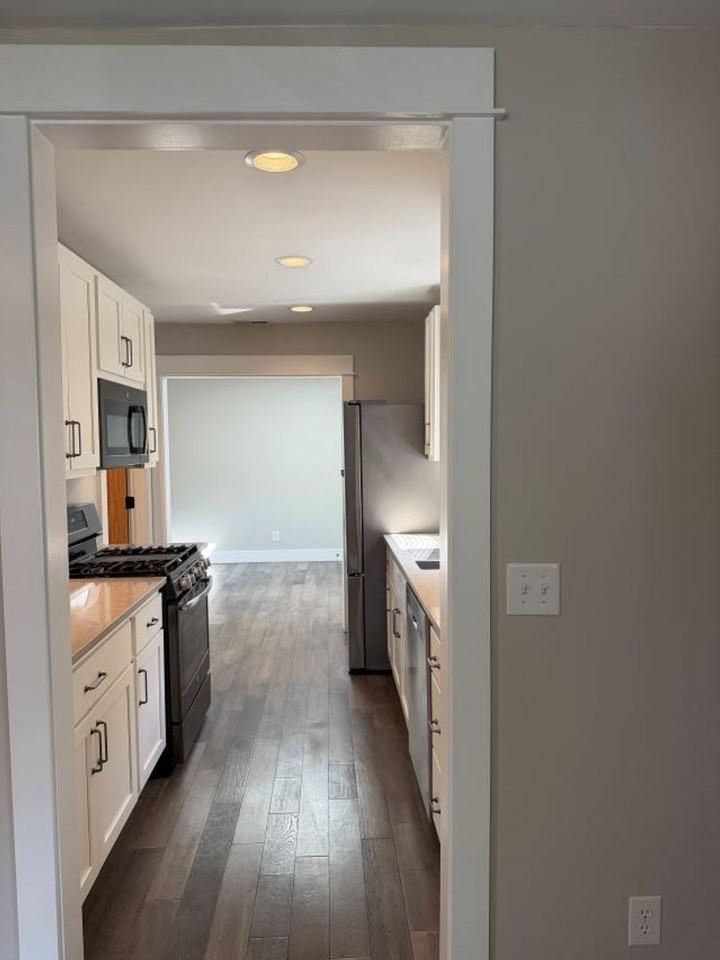 124 N Bryan Ave - Photo 5 of 19