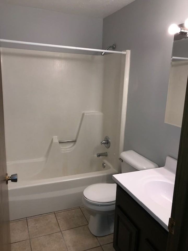422 N 1st St - Photo 3 of 7