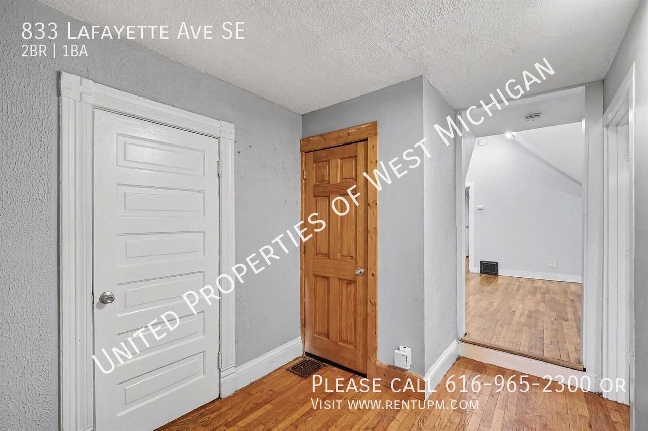 833 Lafayette Ave Se - Photo 7 of 19