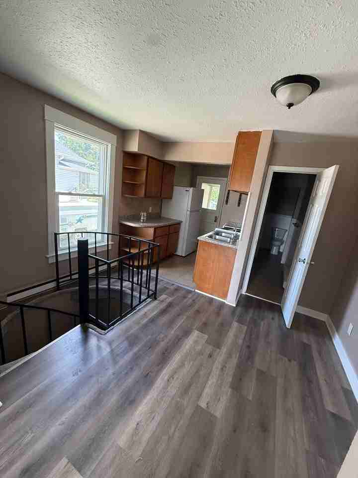 113 E 4th St - Photo 4 of 14