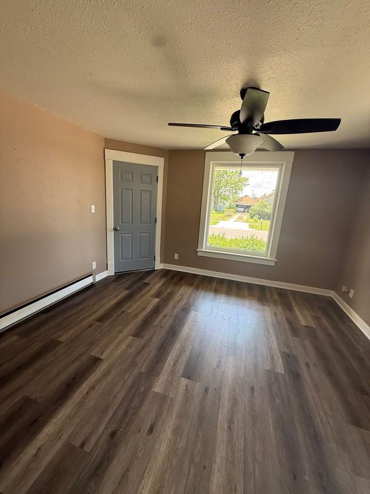 113 E 4th St - Photo 5 of 14