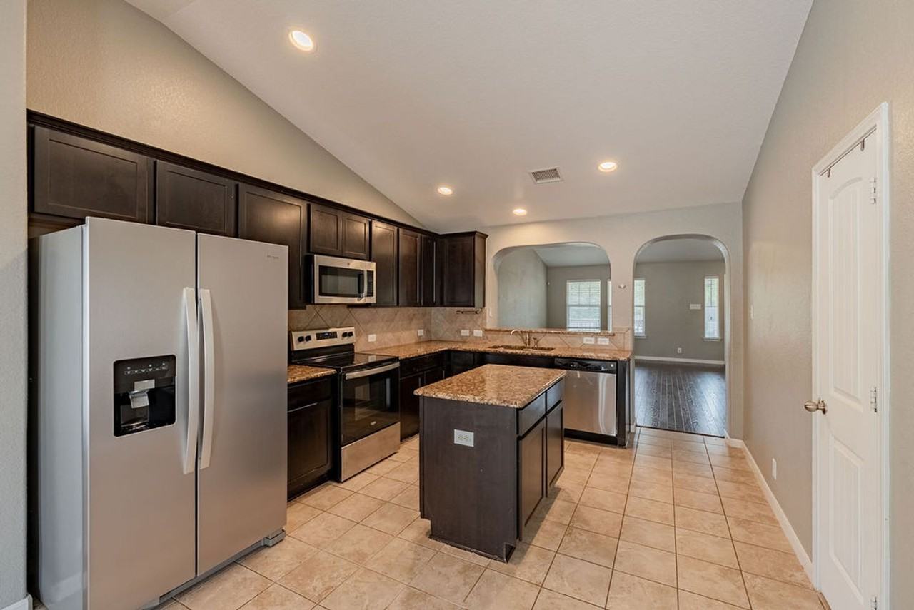 800 Gabriel Mills Dr - Photo 3 of 21