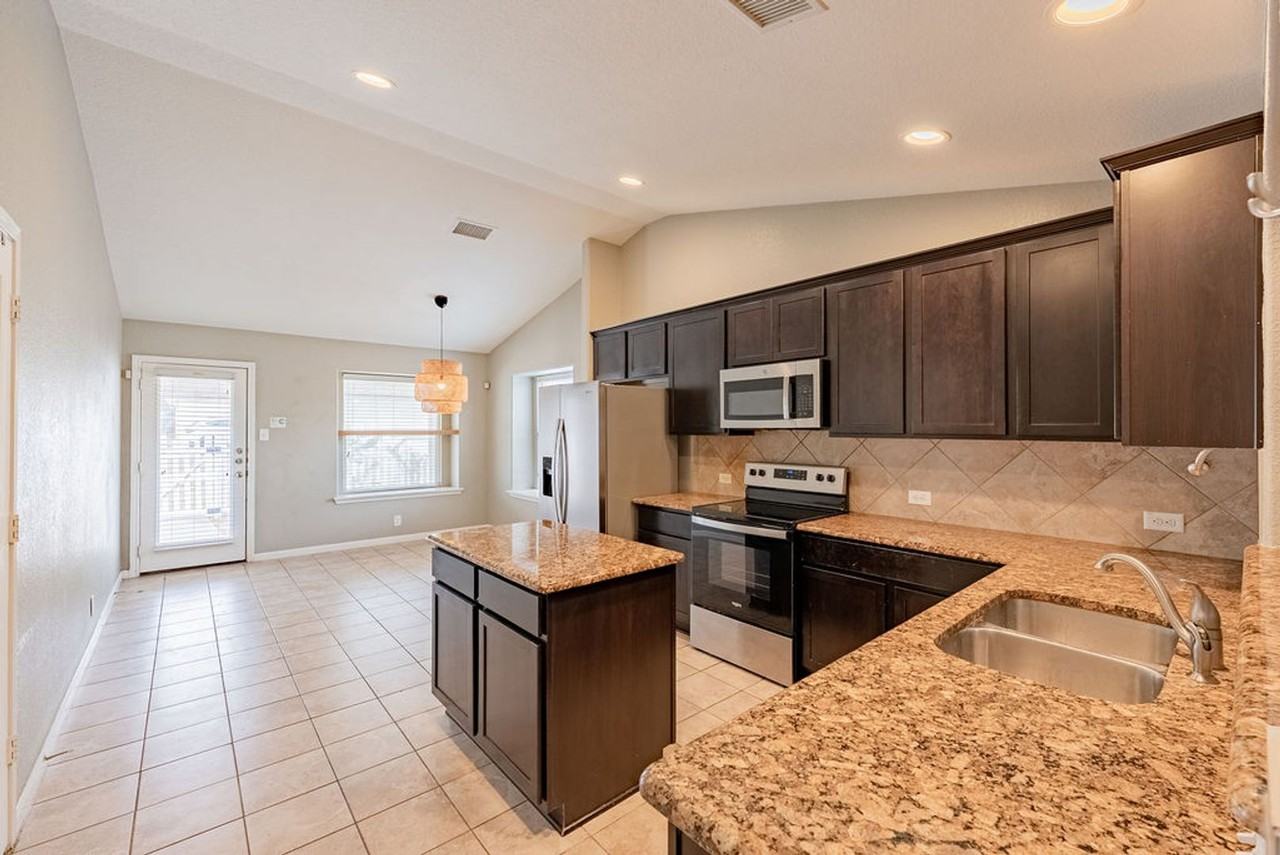 800 Gabriel Mills Dr - Photo 4 of 21
