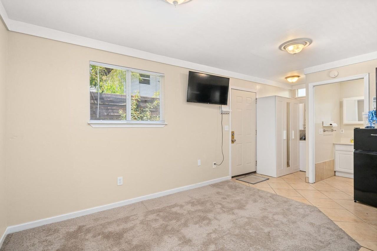 1821 Mulberry St - Photo 5 of 9