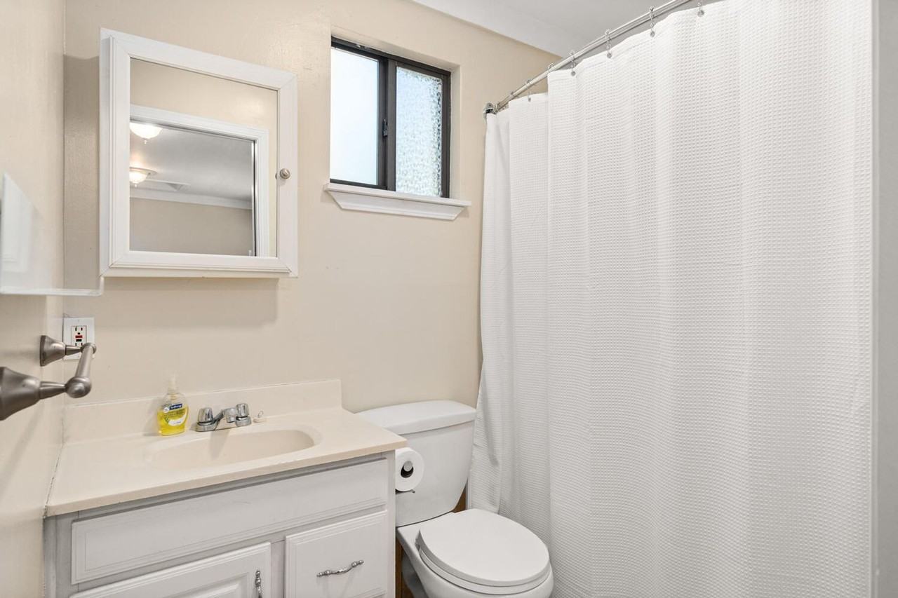 1821 Mulberry St - Photo 6 of 9