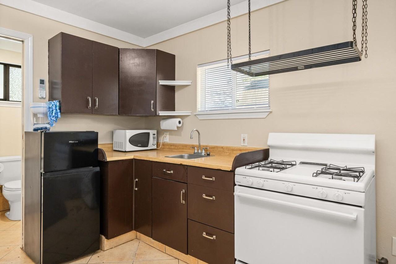 1821 Mulberry St - Photo 7 of 9